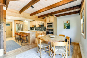 Skiers Paradise Townhome with Deck in Cortland!